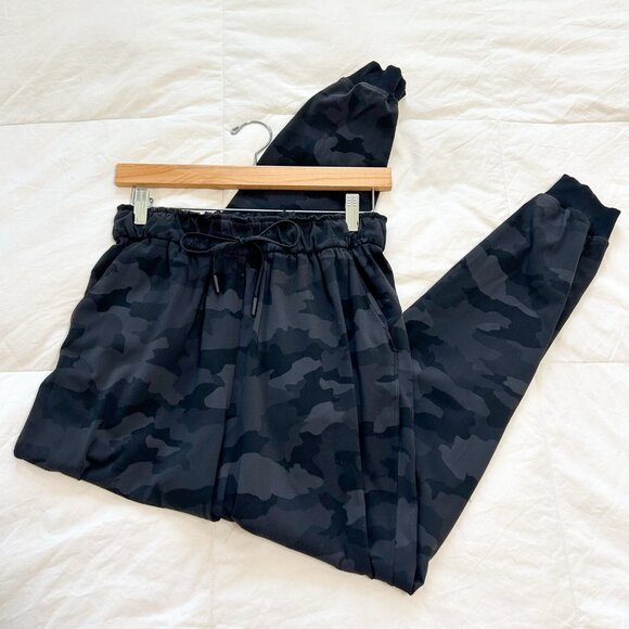 Lululemon Stretch High-Rise Jogger Full Length Pants Black Camo Size 6 - Picture 4 of 7